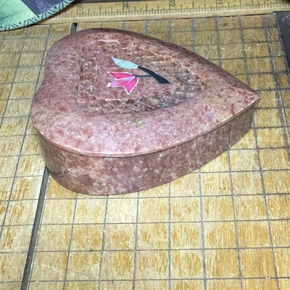 Inlaid Floral Framed by Cut Out Lattice Lid Carved Stone Jewelry Box EVC India - Picture 4 of 9